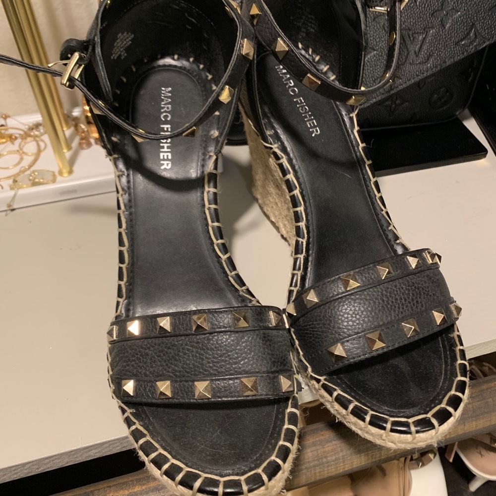Rockstud wedges